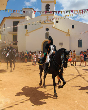 Delante de la iglesia